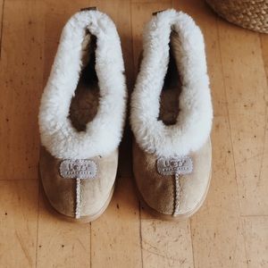 UGG SLIPPERS